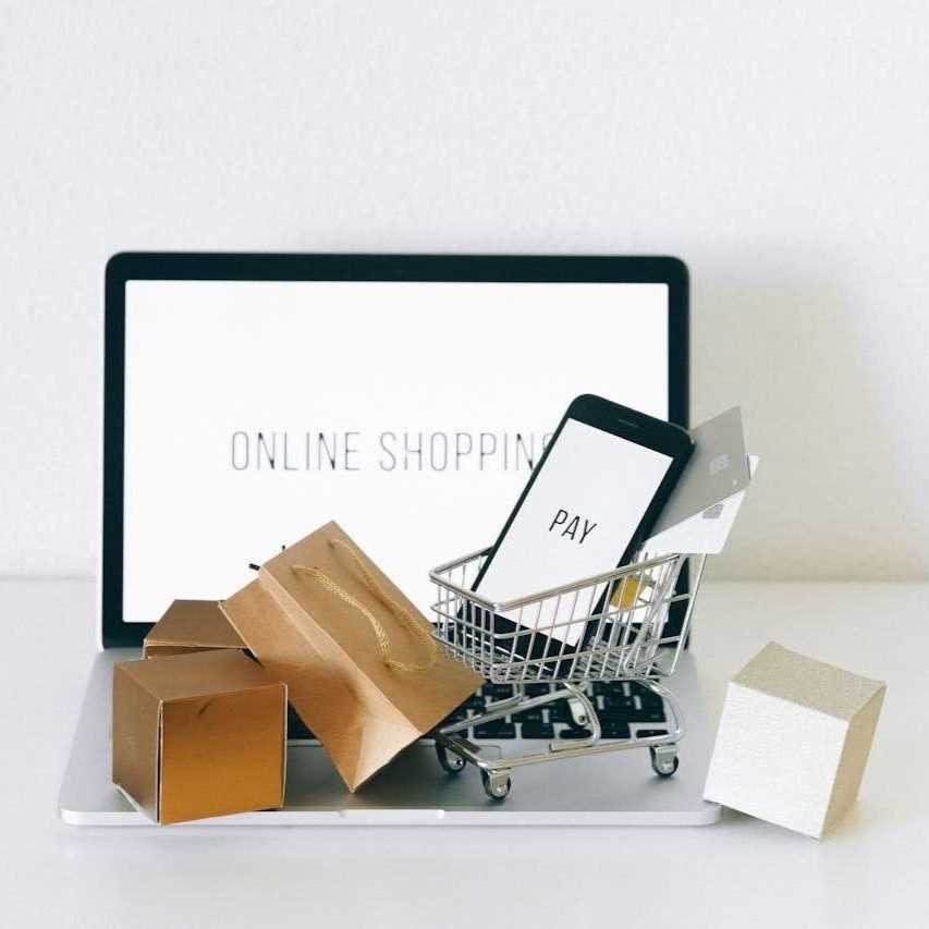 e-commerce obeject with laptop2-nataliya-vaitkevich